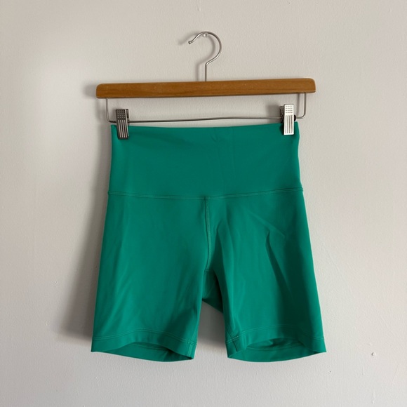 Lululemon Wunder Train Shorts Kelly Green Size 6 - Picture 1 of 5